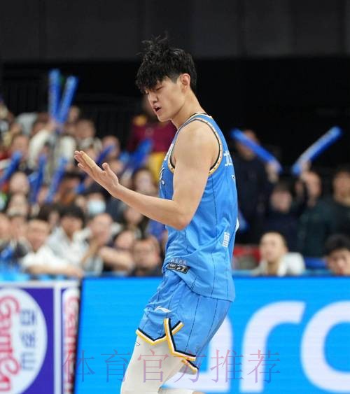 北京半场打花广东!曾凡博+双外41分,萨姆纳空砍23分,徐杰伤退 北京半场打花广东!曾凡博+双外41分,萨姆纳空砍23分,徐杰伤退